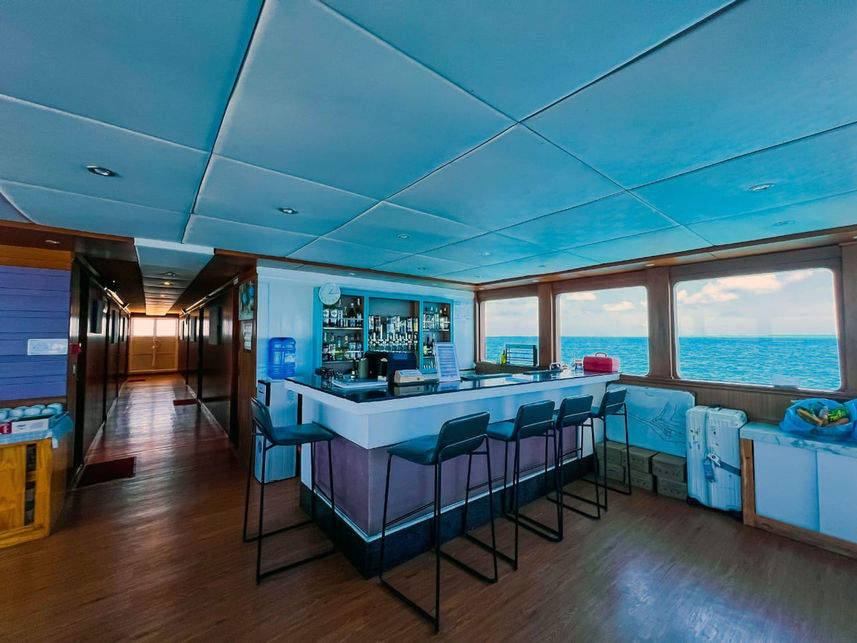 Dining Room - Divescape Cruiser