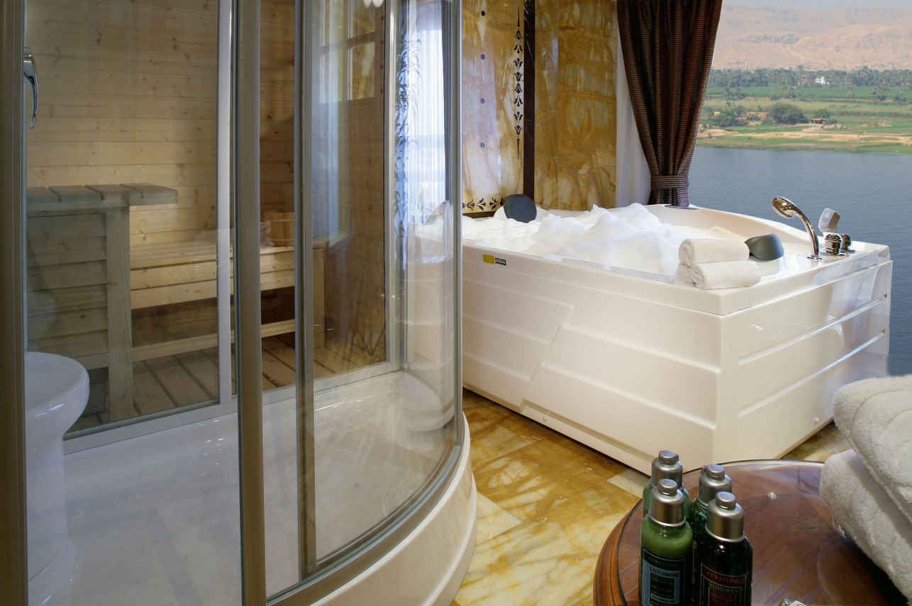 Royal Suite Bathroom