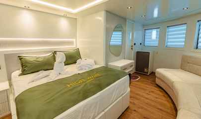 High Deck Cabin