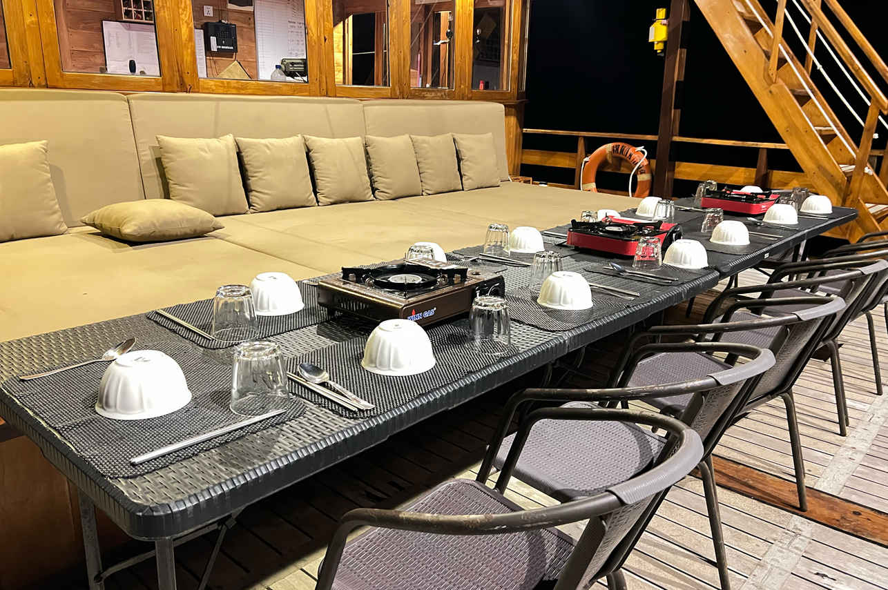Outdoor Dining - Komodo Aggressor