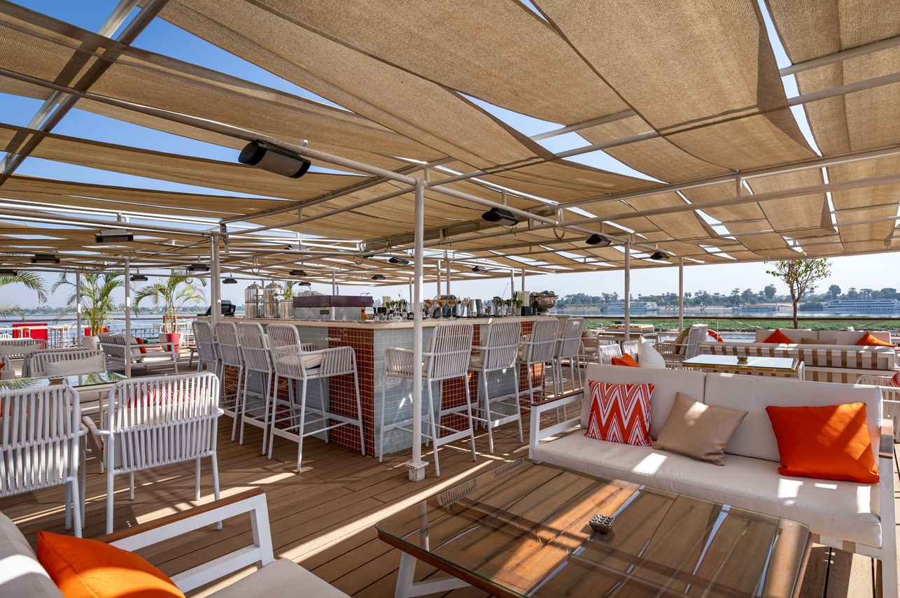 Outdoor Lounge - Grand Mandarin