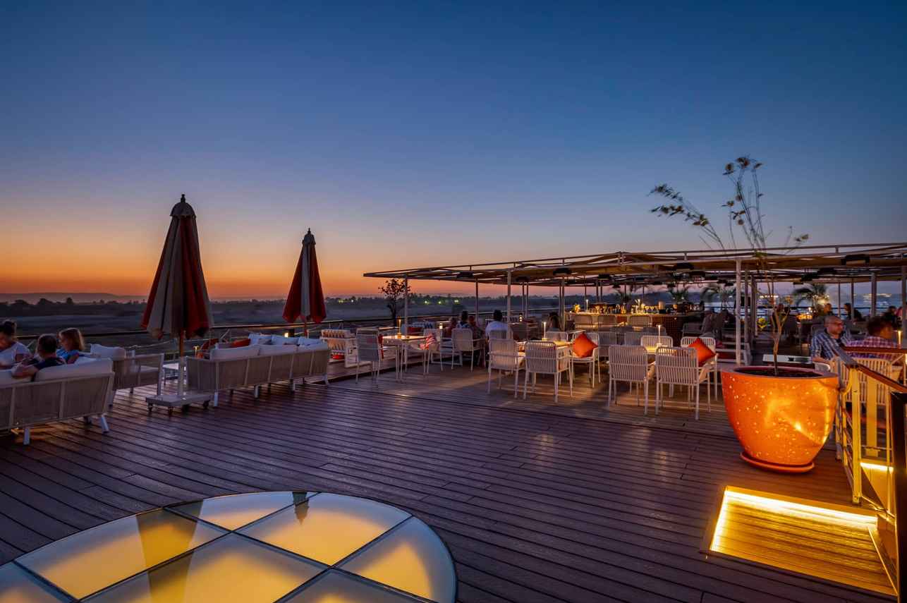 Outdoor Lounge - Grand Mandarin