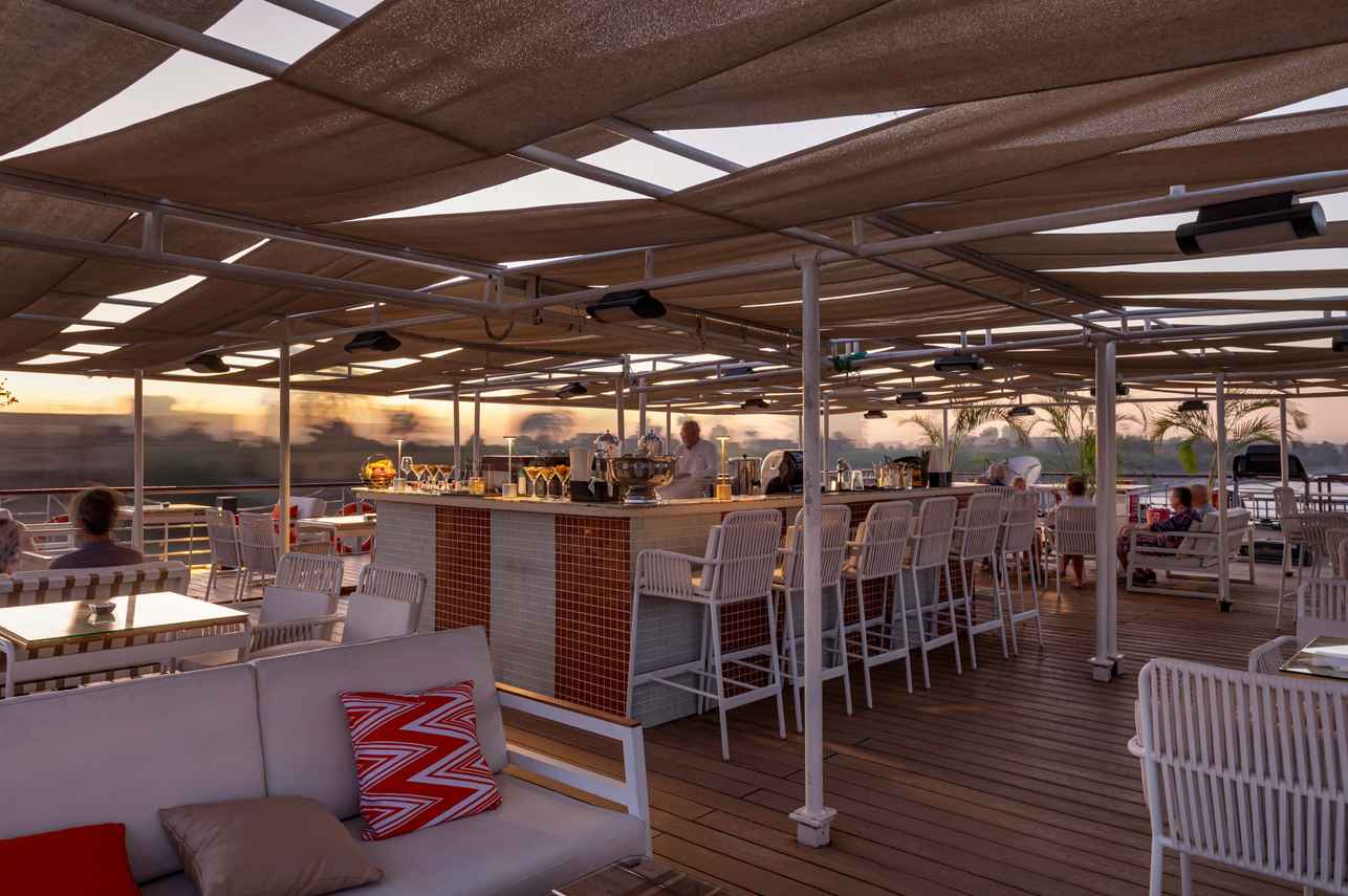 Outdoor Lounge - Grand Mandarin