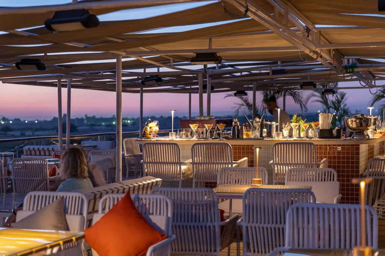 Bar Area - Grand Mandarin