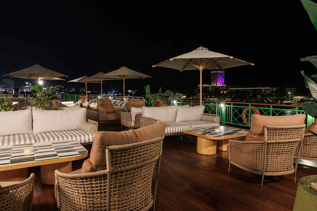 #outdoorlounge  - Esmeralda