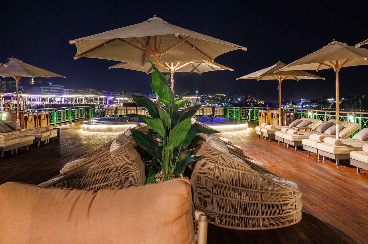 #outdoorlounge  - Esmeralda