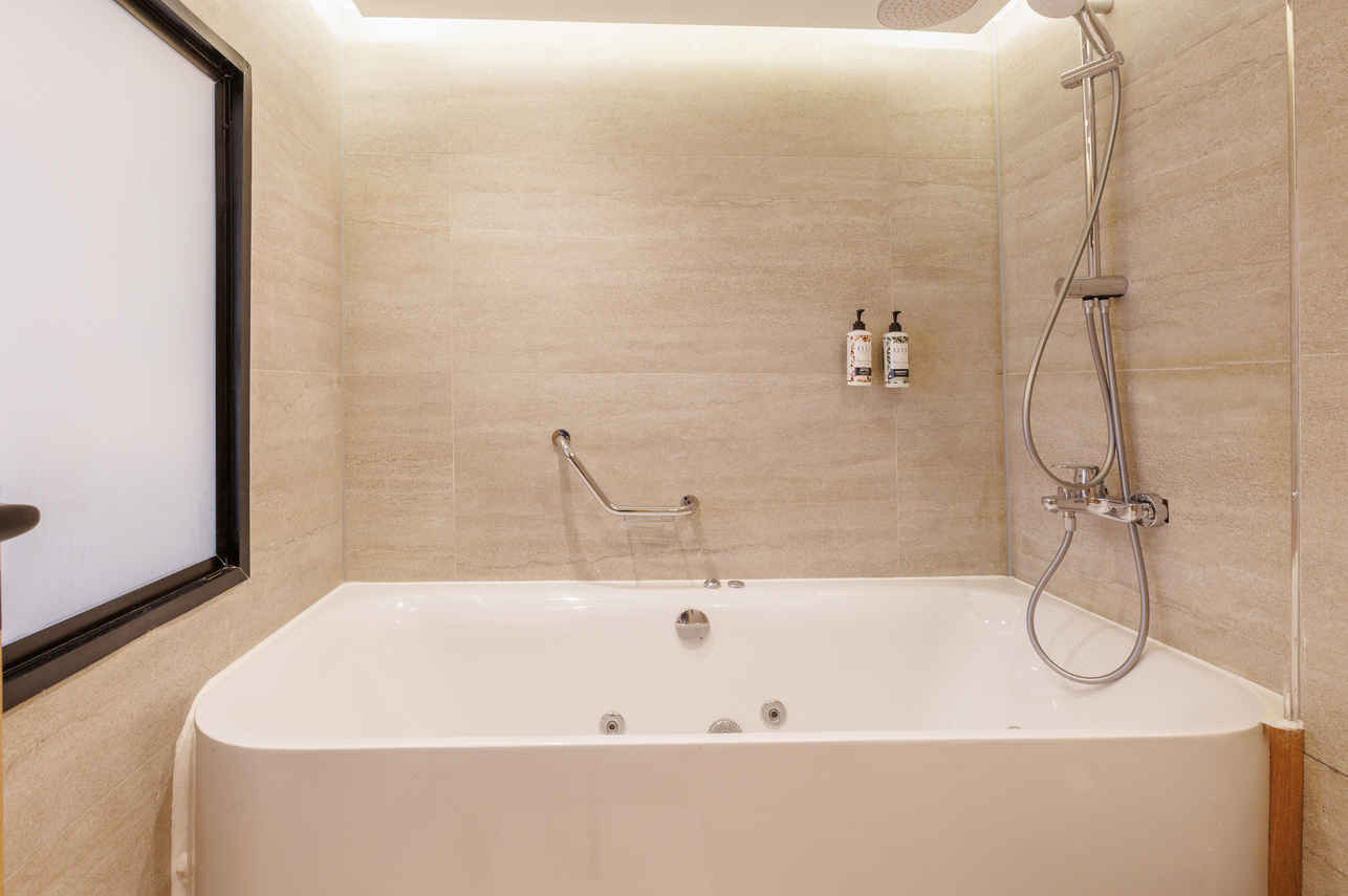 #en-suitebathrooms  - Esmeralda