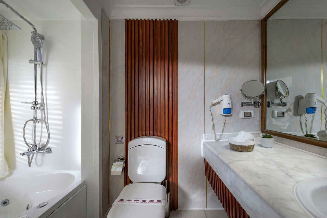 En-Suite bathrooms - Chateau Lafayette