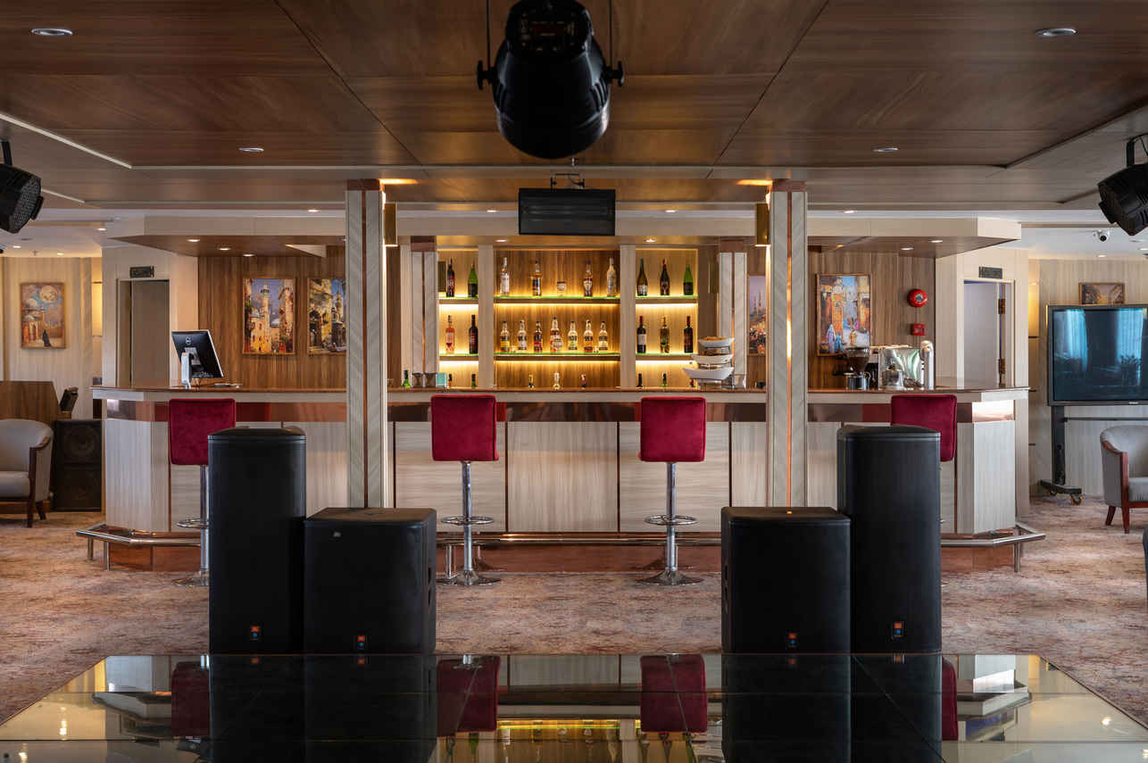 Bar Area - Chateau Lafayette