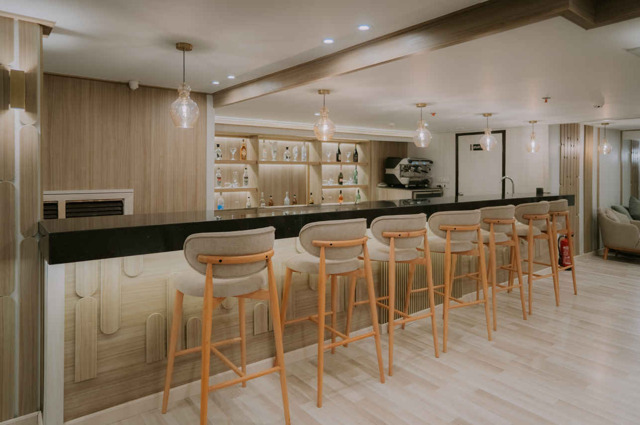 Bar y Salon - MS Alma