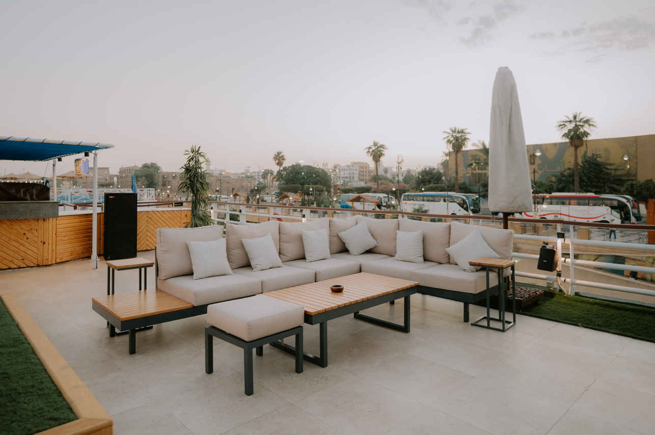 Salon exterior  - MS Alma