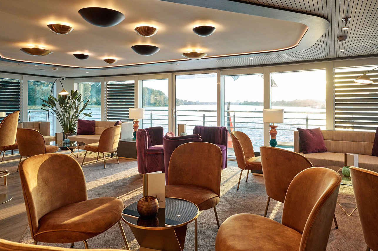 Indoor Saloon - Amadeus Riva