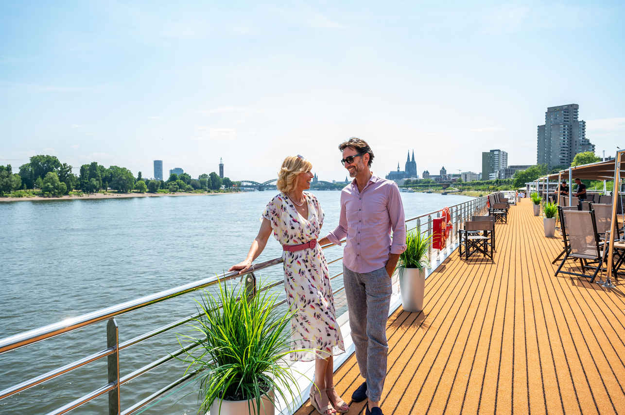 Sun Deck - Amadeus Cara
