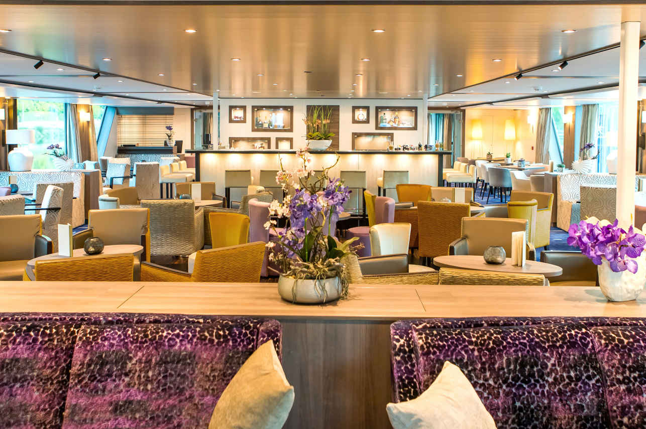 Indoor Saloon - Amadeus Provence