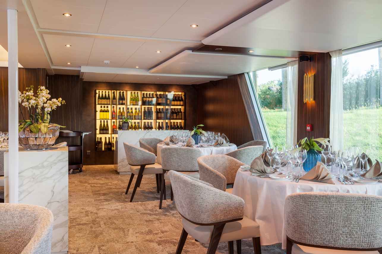 Bar and Lounge Area - Amadeus Imperial