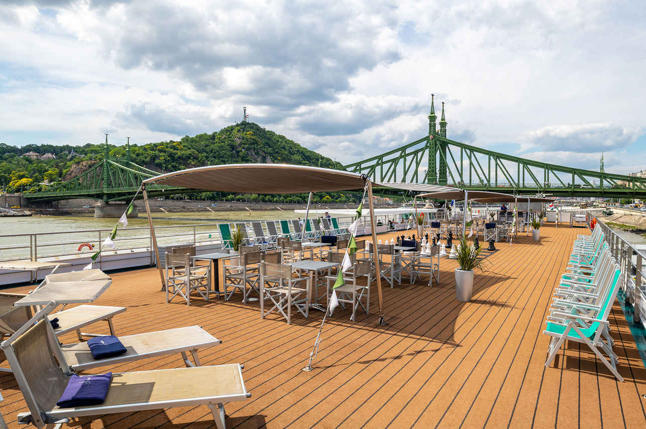 Sun Deck - Amadeus Brilliant