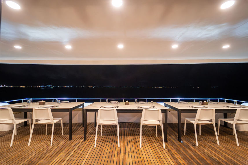 Outdoor Dining - Legend X