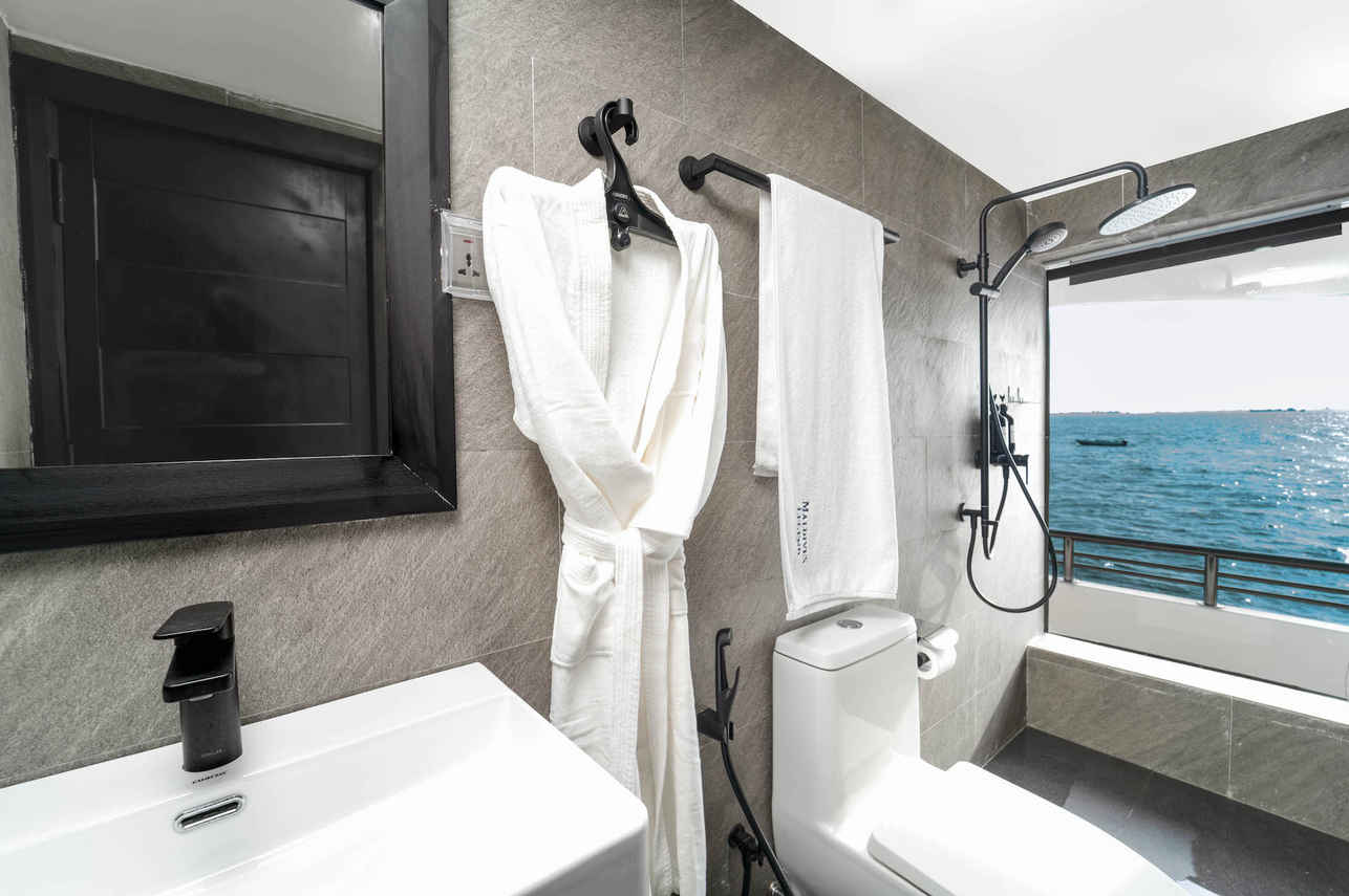 Seaview Cabin Bathroom