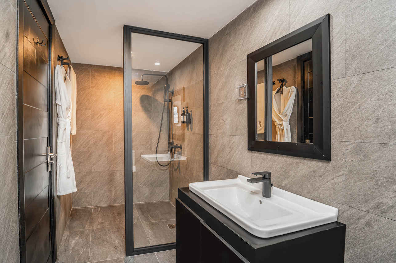 Double Cabin Bathroom
