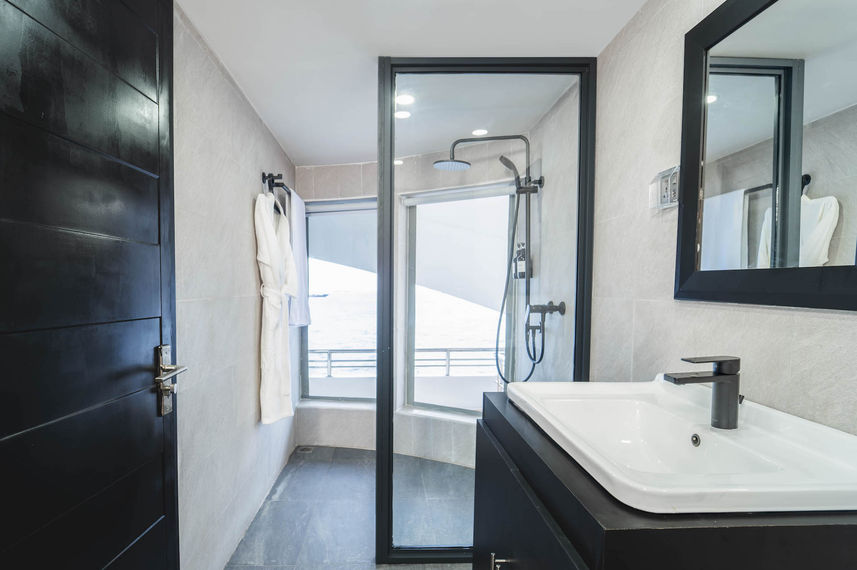 Seaview Suites Bathroom