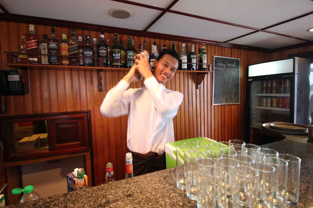 酒吧区 - RV Indochina Pandaw