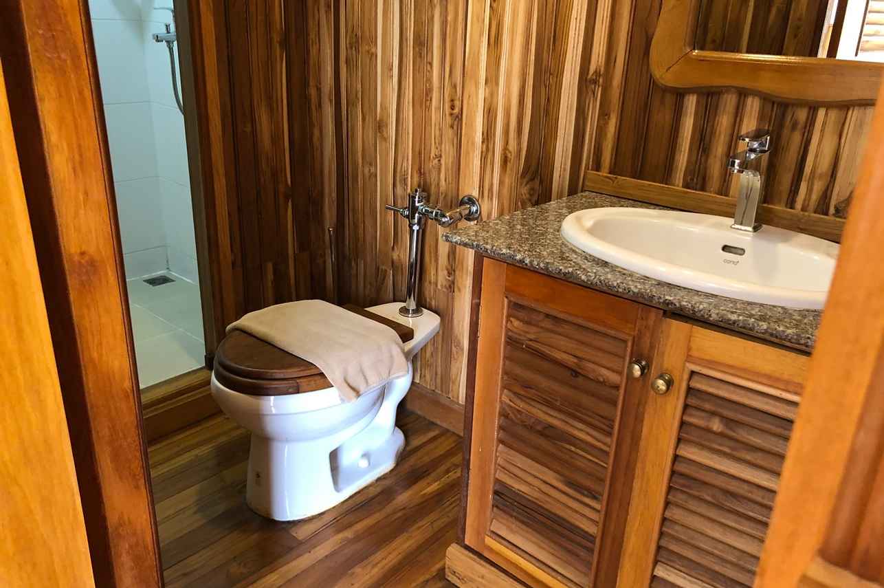 En-suite badkamers - RV Laos Pandaw