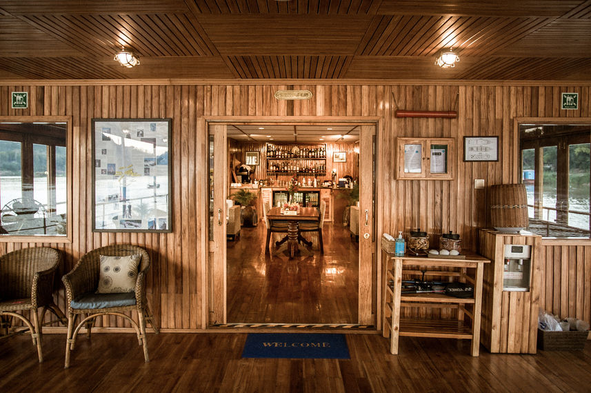 Bar - RV Laos Pandaw