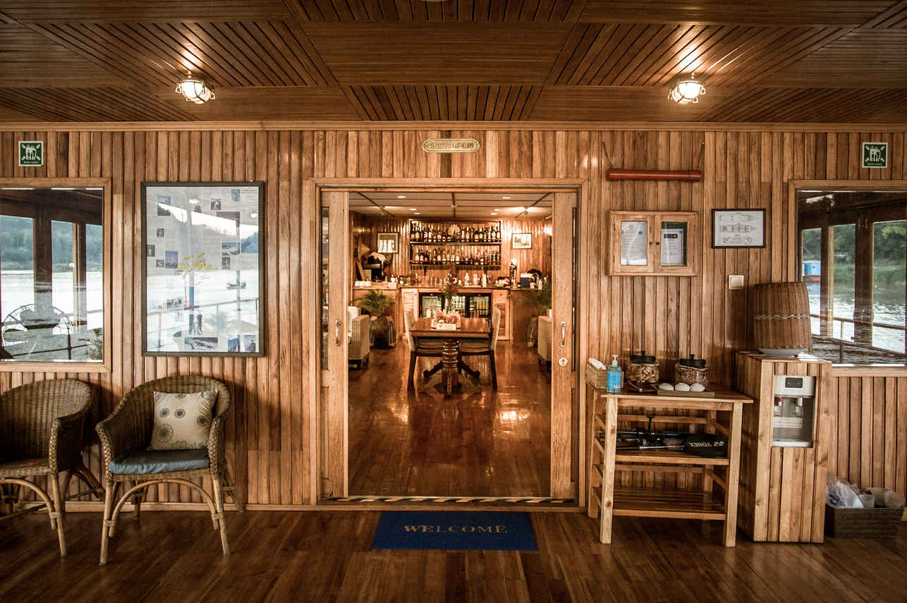Bar - RV Laos Pandaw