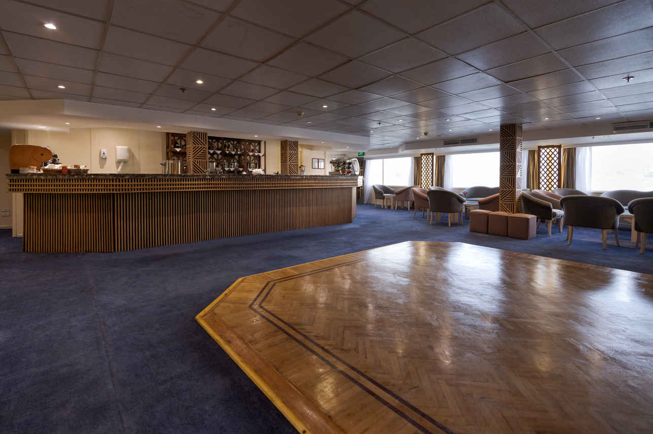Bar and Lounge Area - Nile Crown I