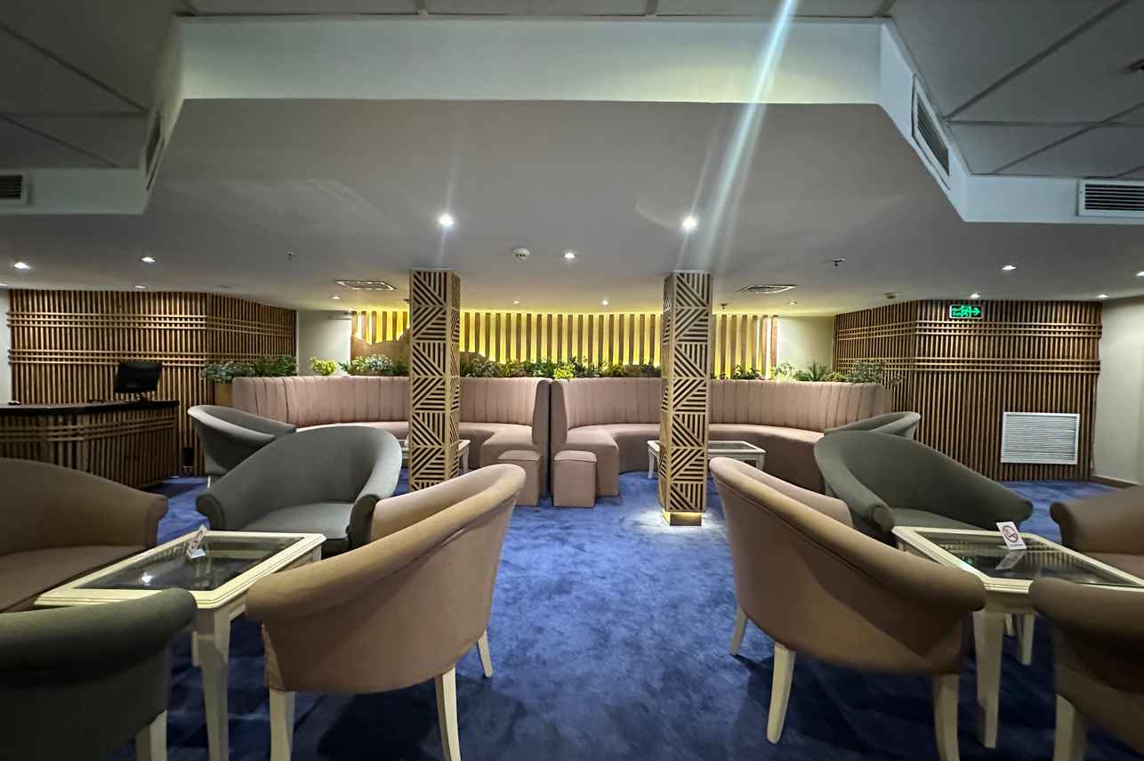 Indoor Saloon - Nile Crown I