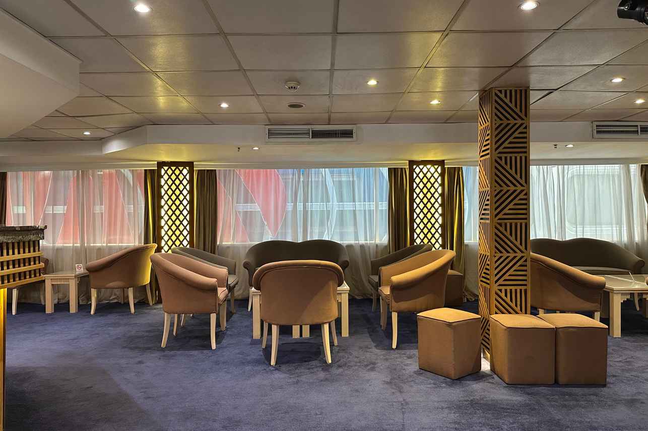 Indoor Saloon - Nile Crown I
