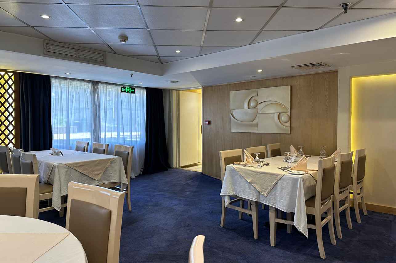 Dining Room - Nile Crown I