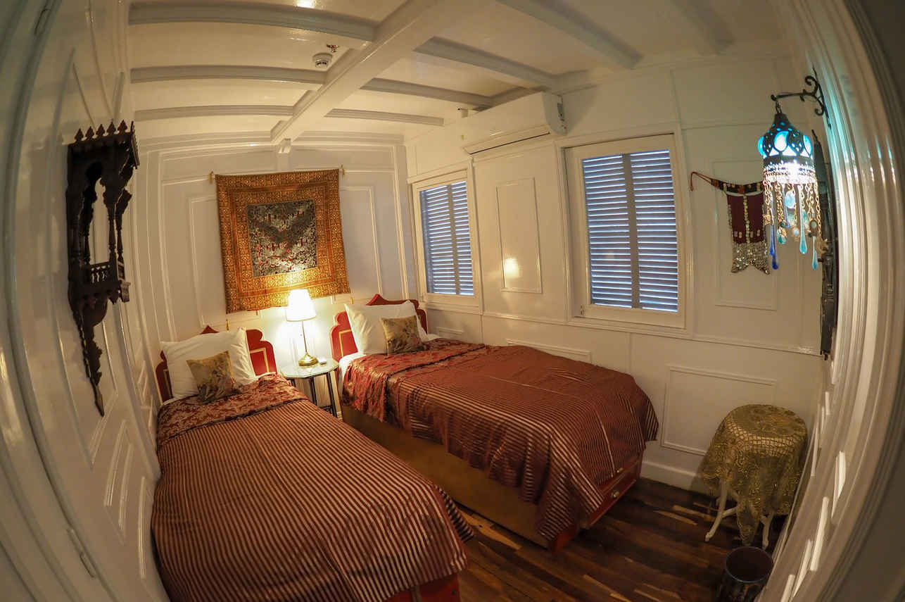 Twin Cabin - Abundance