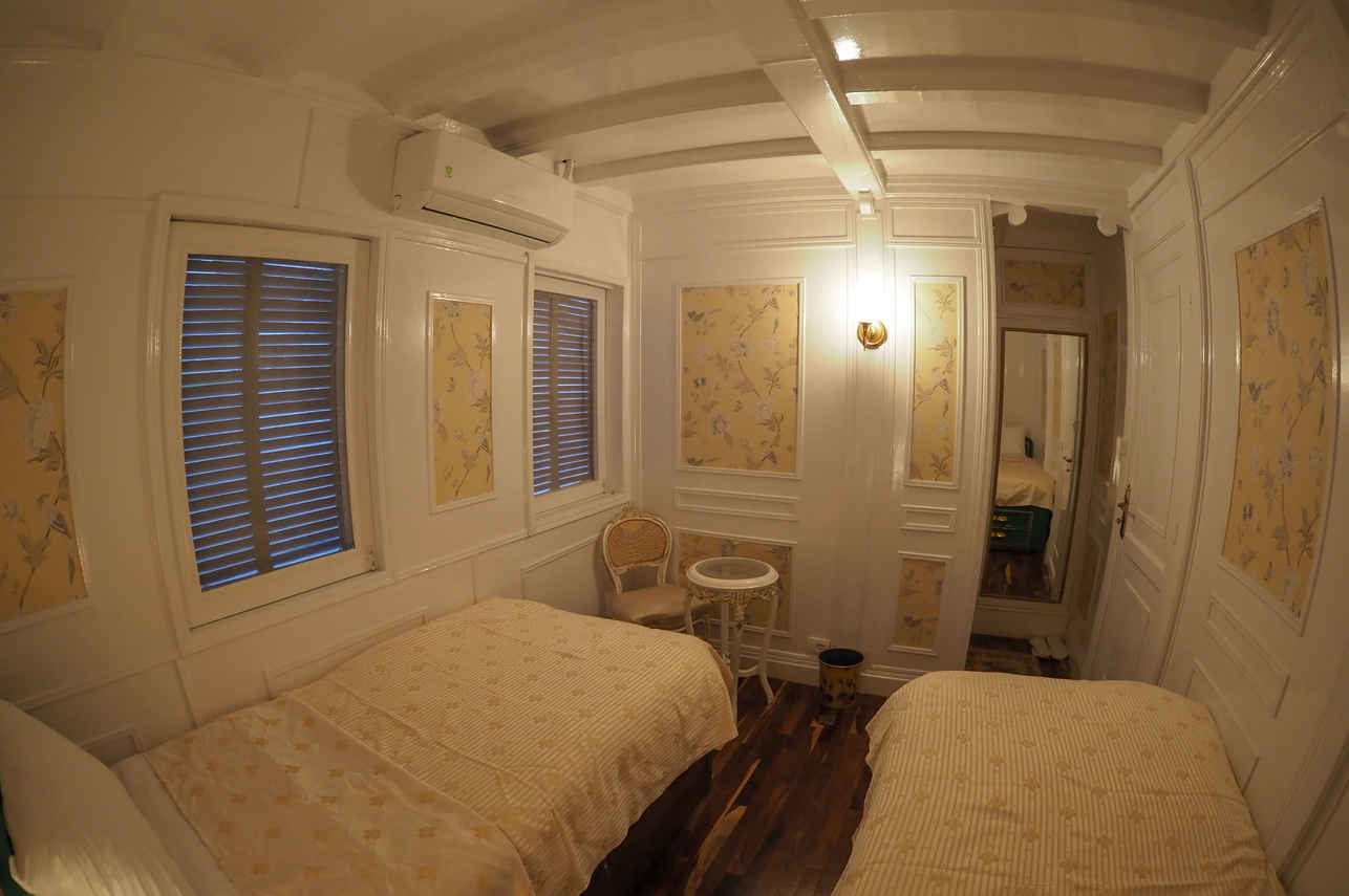 Twin Cabin - Abundance
