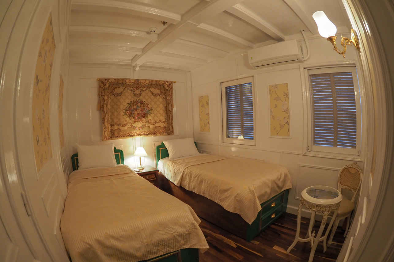 Twin Cabin - Abundance