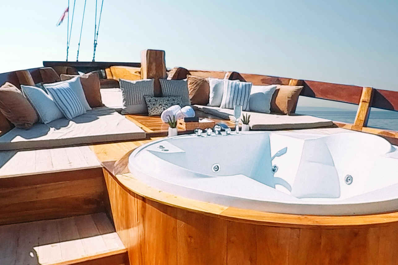 Sun Deck - Angelica