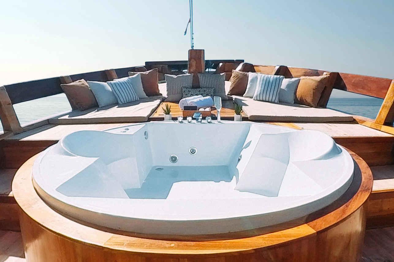 Sun Deck - Angelica