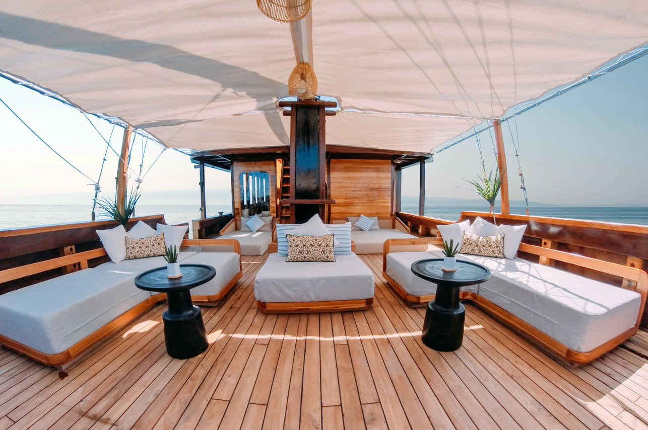 Outdoor Lounge - Angelica