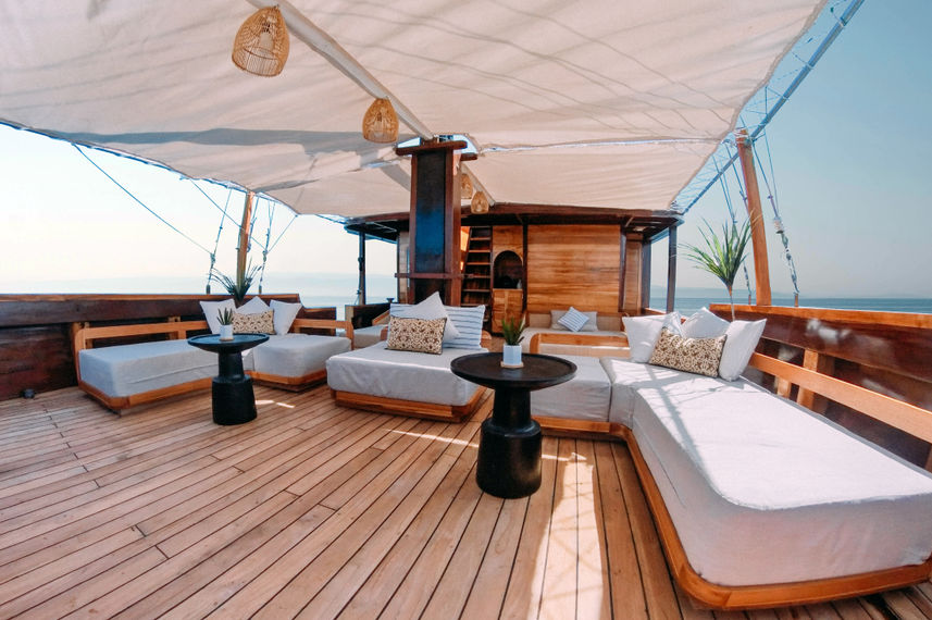 Salon exterior  - Angelica