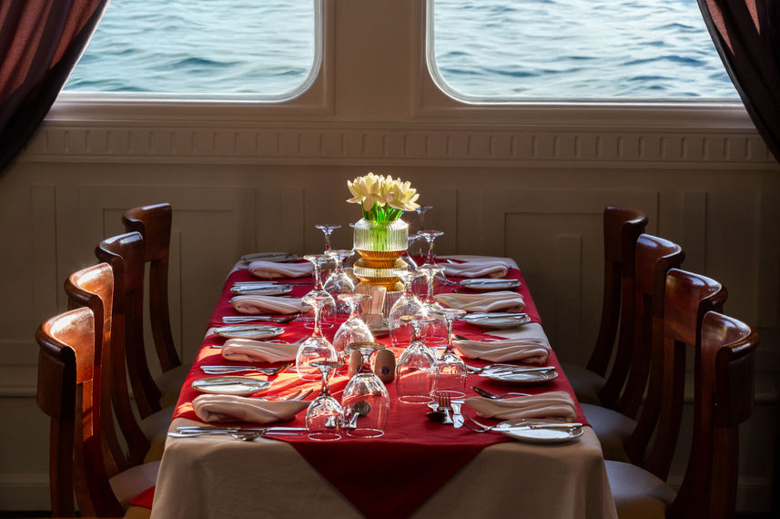 Comedor  - Nile Crown II
