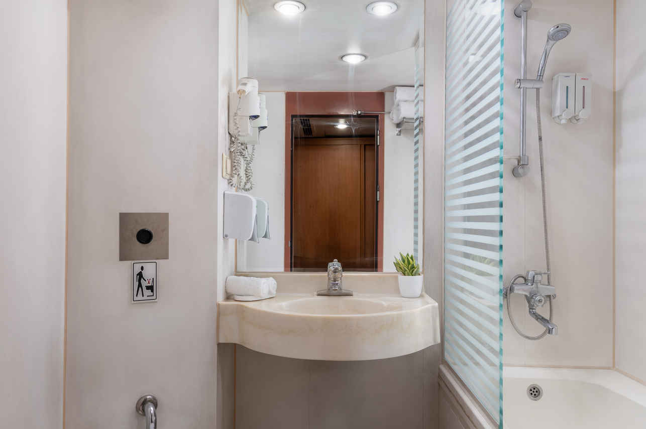 En-Suite bathrooms - Nile Crown II