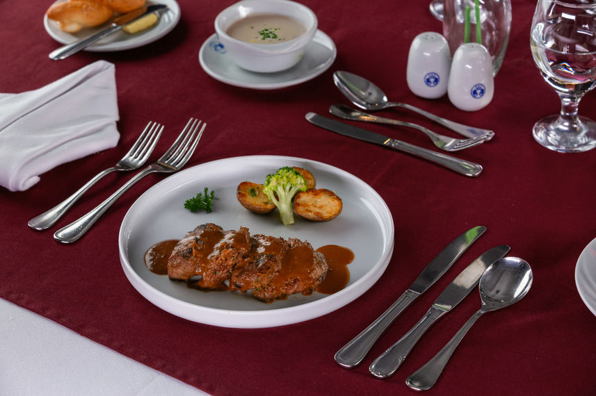 Comida a bordo - Nile Crown II