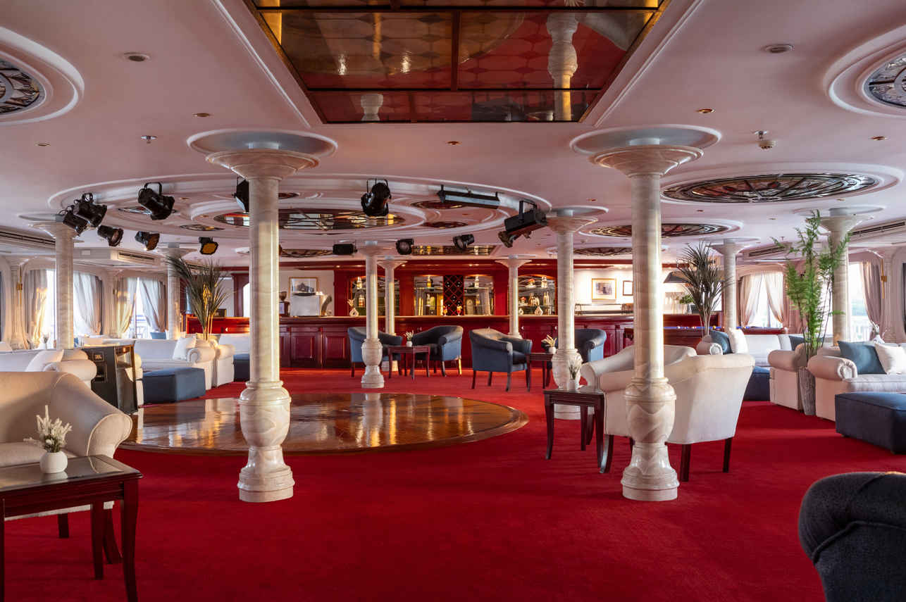 Bar and Lounge Area - Nile Crown II