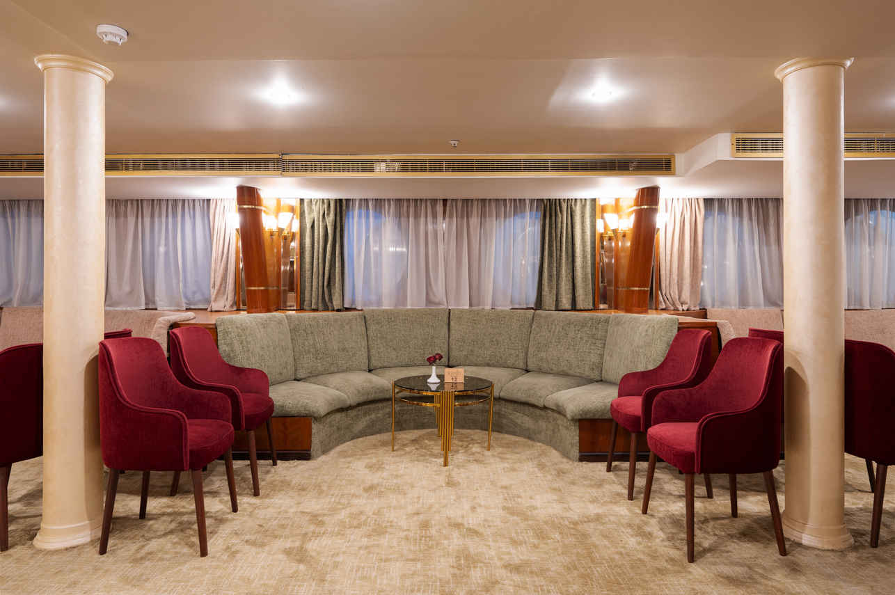 Bar and Lounge Area - Magic I