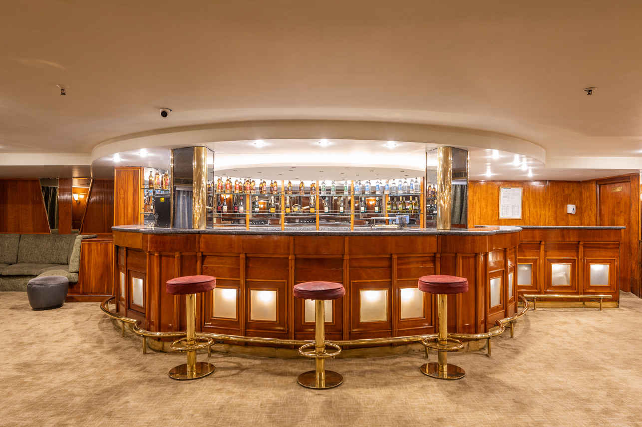 Bar and Lounge Area - Magic I