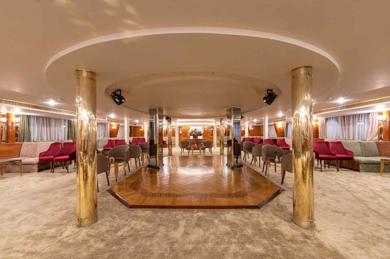 Bar and Lounge Area - Magic I