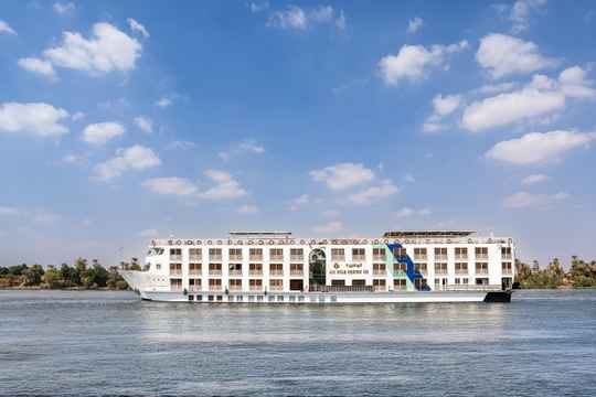 Nile Crown III