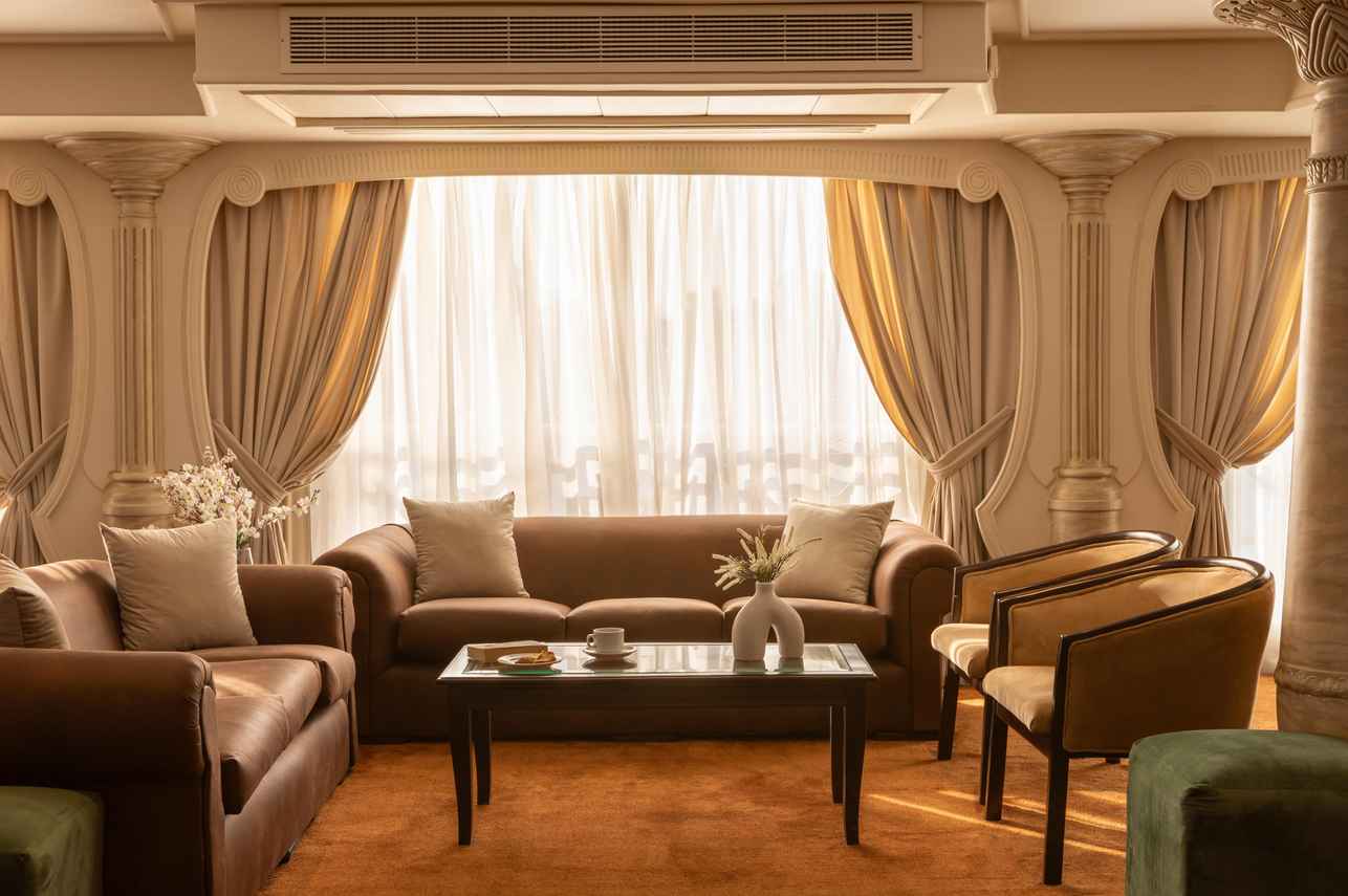 Bar y Salon - Nile Crown III