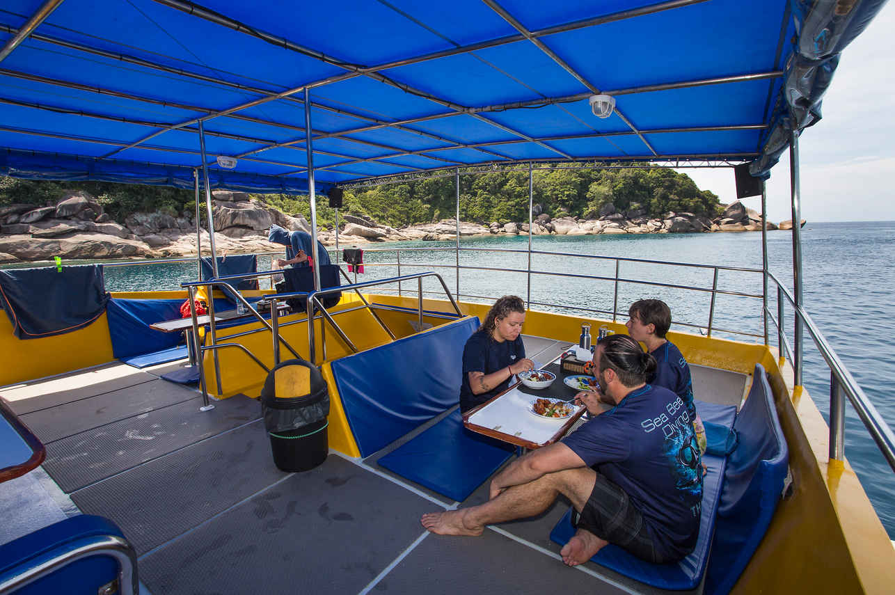Outdoor Dining - Stingray