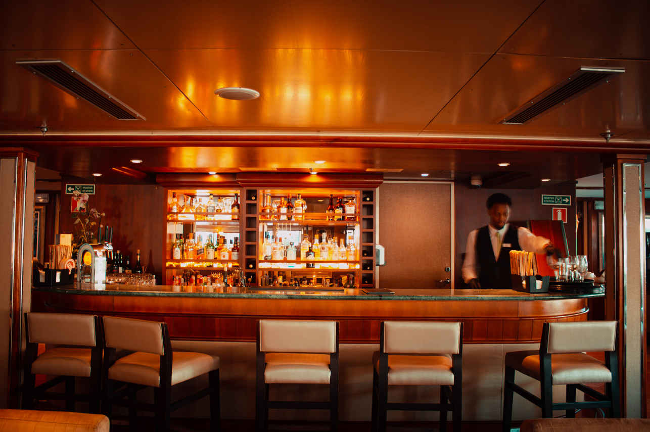 Bar and Lounge Area - Douro Cruiser